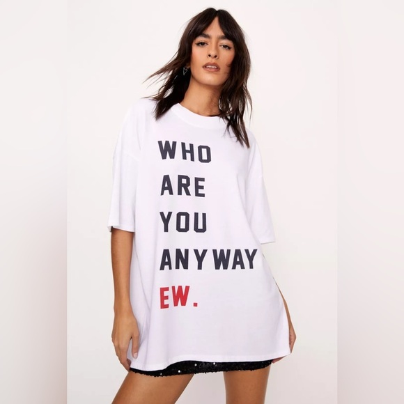 🆕 Nasty Gal Who Are You Anyway Graphic T-Shirt SZ LG - Picture 1 of 6
